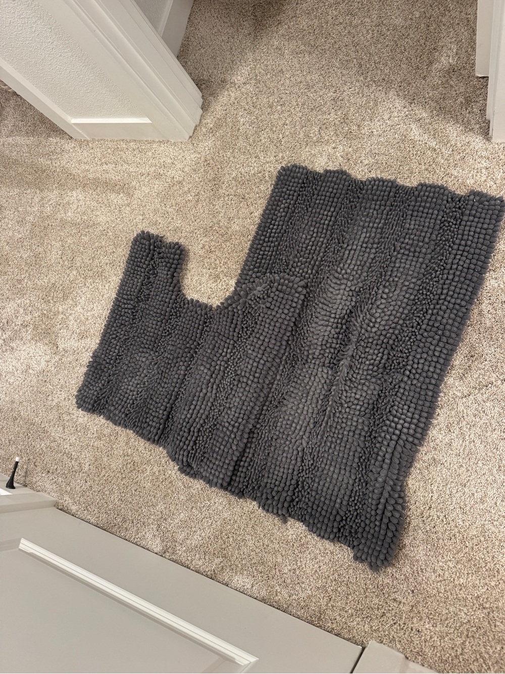 Charcoal Chenille Contour Bath Rug - Soft Non-Slip Bathroom Mat